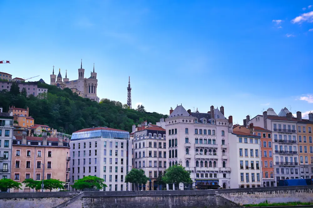 La basilique de Fourvière dominant la métropole